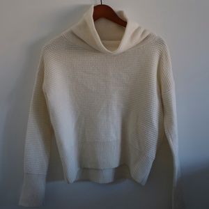 Banana Republic White Cowl Neck Sweater. Size S.